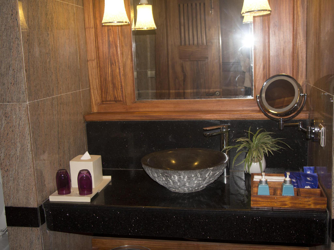 Bathroom 4, Try Palace Resort and Spa, Kaeb