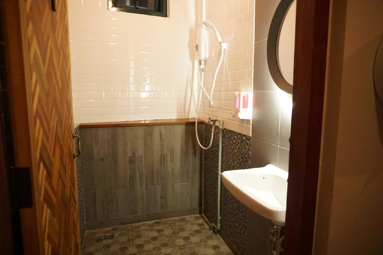 Bathroom 4, BUSKET HOSTEL, Muang Chiang Rai