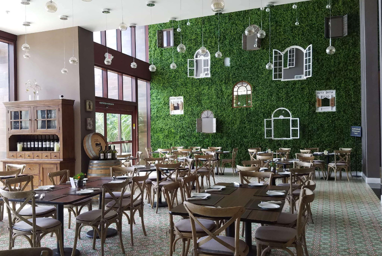 Food & Drinks 4, Magic Village Views Trademark Collection by Wyndham, Osceola