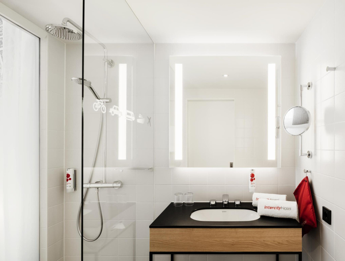 Bathroom, IntercityHotel Braunschweig, Braunschweig