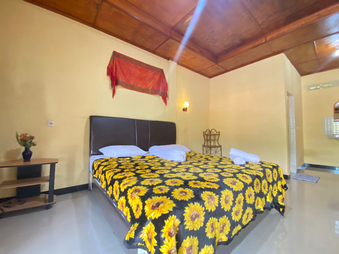 Bedroom 2, Sarapan Restaurant Guest House, Samosir
