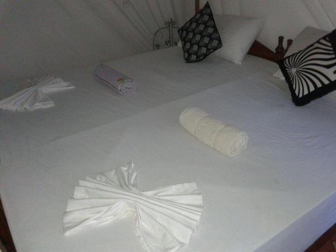 Bedroom 3, Star Rest Beach Hotel, Pothuvil