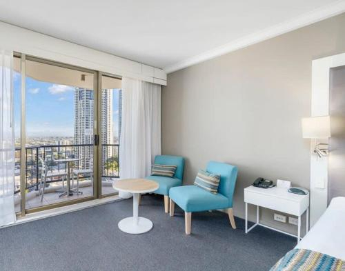 Stunning Private Suite With King Bed and Balcony, Gold Coast