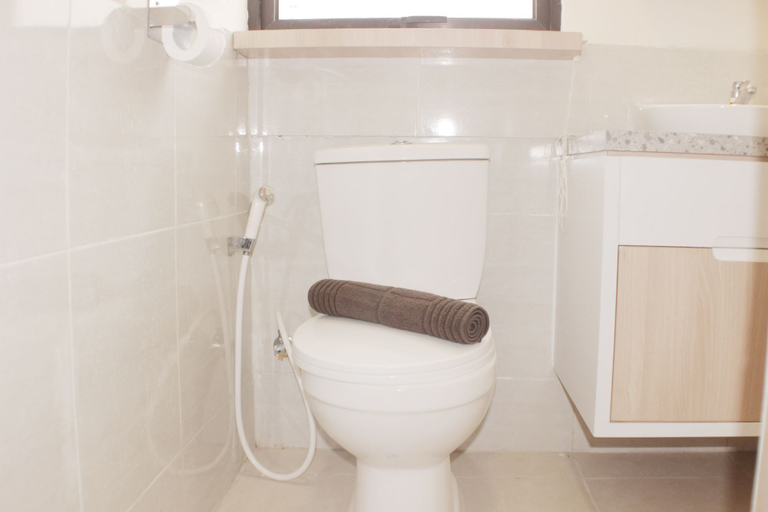 Bathroom 4, Serene and Cozy 2BR at Meikarta Apartment By Travelio, Cikarang