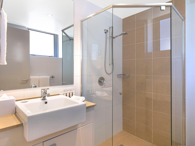 Bathroom 5, Meriton Suites Broadbeach, Gold Coast