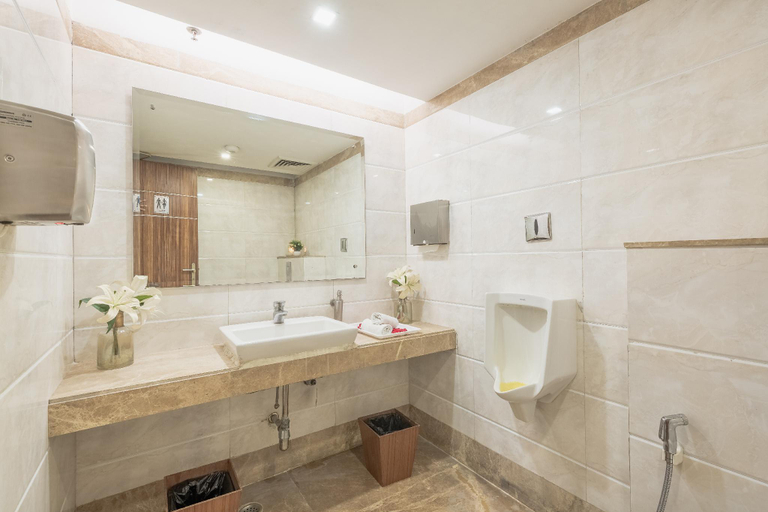 Bathroom, Rosewood Apartment Hotel, Gurgaon