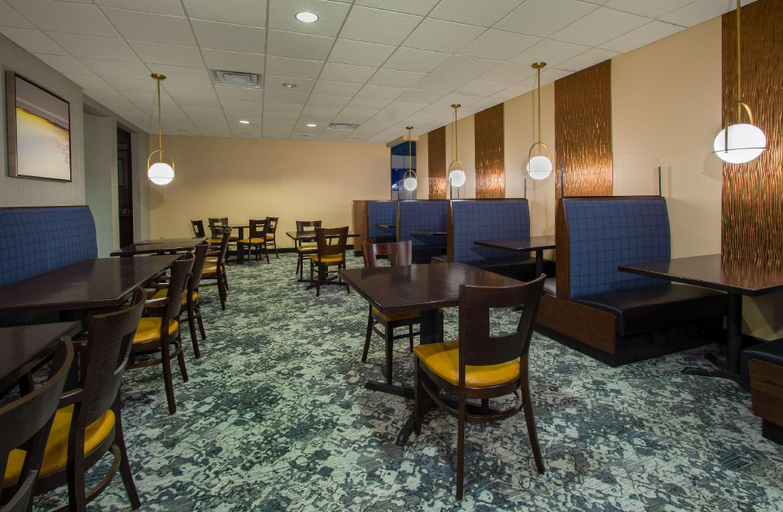 Food & Drinks 5, DoubleTree by Hilton Hotel Newark, Licking