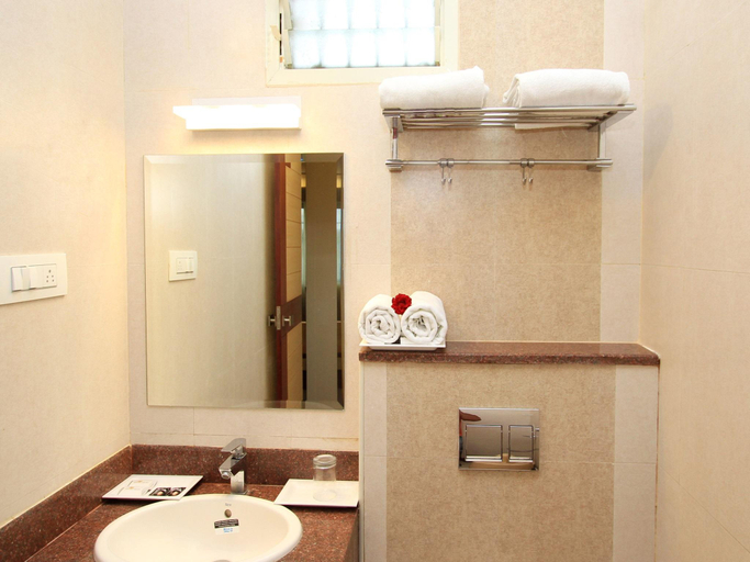 Bathroom 3, Hotel Kanthi Comforts, Bangalore