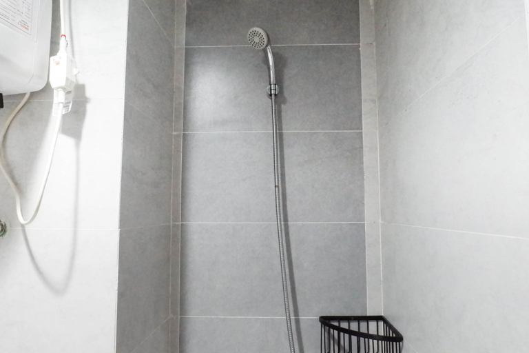 Bathroom 5, Compact and Stylish Studio Apartment at Taman Melati Surabaya By Travelio, Surabaya