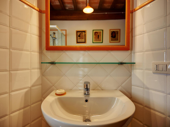 Bathroom 5, Il Frantoio delle Grazie Holiday House, Florence