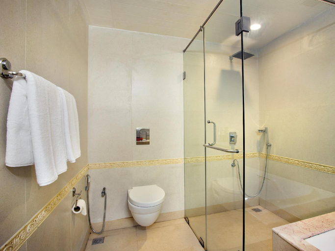 Bathroom 3, Villa San Lawrenz, Pune