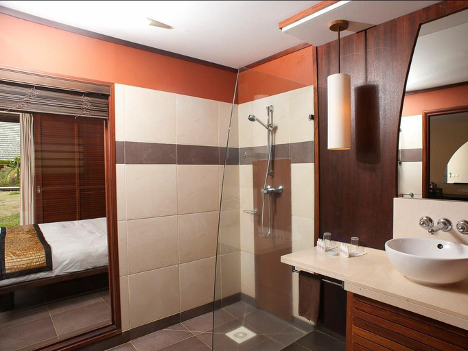 Bathroom 3, Hotel Tieti, Poindimié