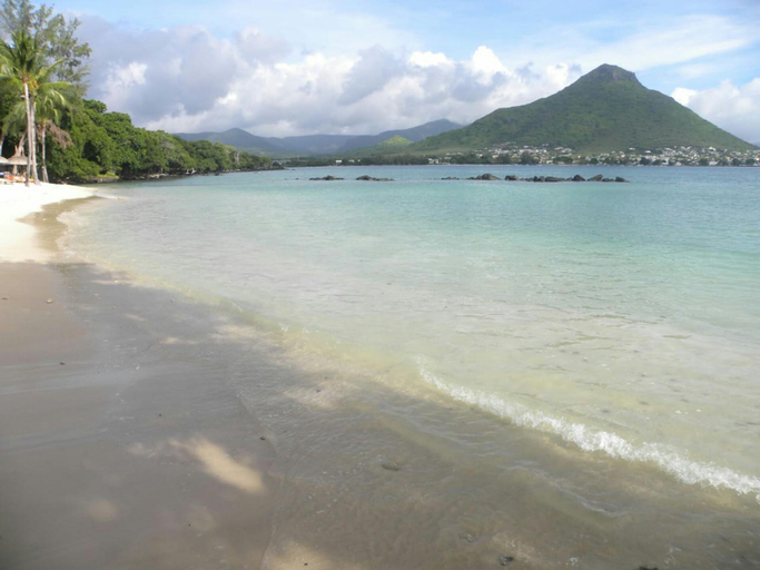 Others 3, Romantic beach get way, Black River