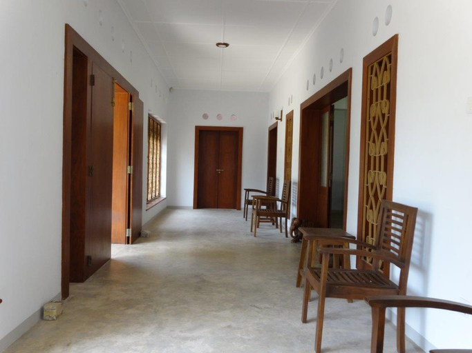 Others 2, GalleRetreat, Galle Four Gravets