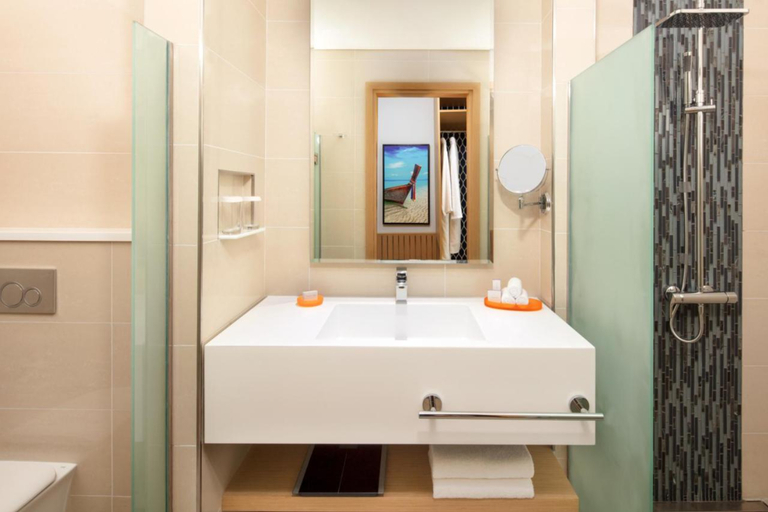 Bathroom 5, Centara Mirage Beach Resort Dubai, Dubai
