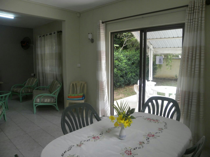 Public Area 2, Romantic beach get way, Black River