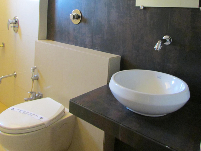 Bathroom, Hotel Mourya Residency, Thane
