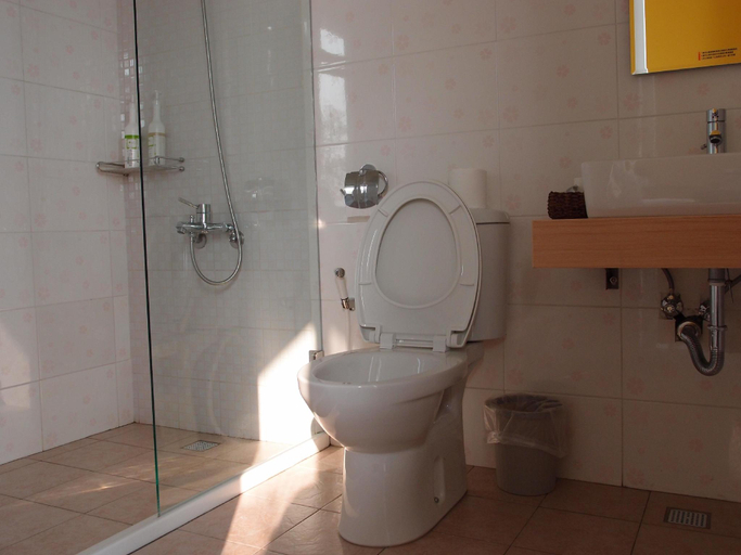 Bathroom 3, Xiati Inn, Pingtung