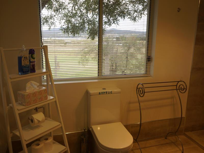 Bathroom 2, Pelican Point Sanctuary, Break O'Day