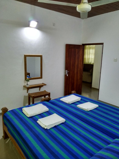 Bedroom 2, "Villa Green white" up to six pack, Akmeemana