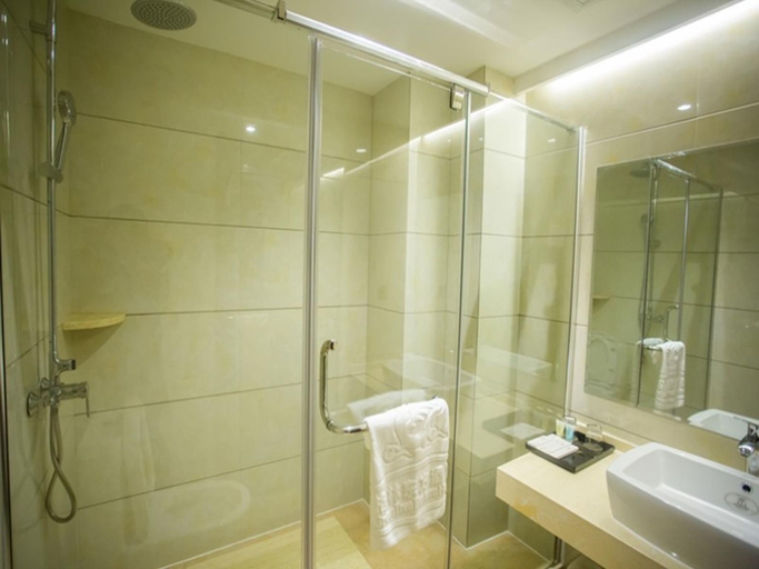 Bathroom 3, GreenTree Eastern YingTan Longhushan (N) Rd. Gym Hotel , Yingtan
