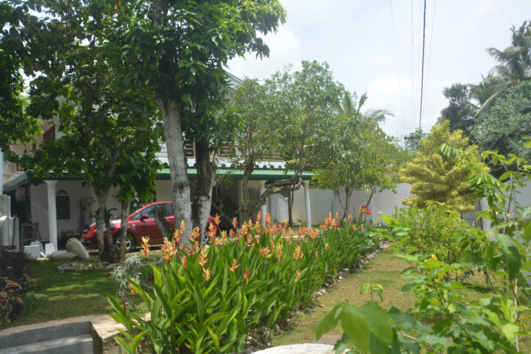 Others 5, "Villa Green white" up to six pack, Akmeemana