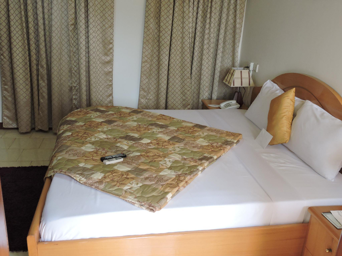 Bedroom 3, ALLSEASONS HOTEL LTD, Ga East