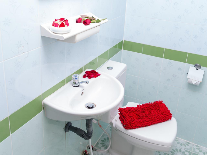 Bathroom 3, The Garden Place Bangkok (Ngamwongwan), Muang Nonthaburi