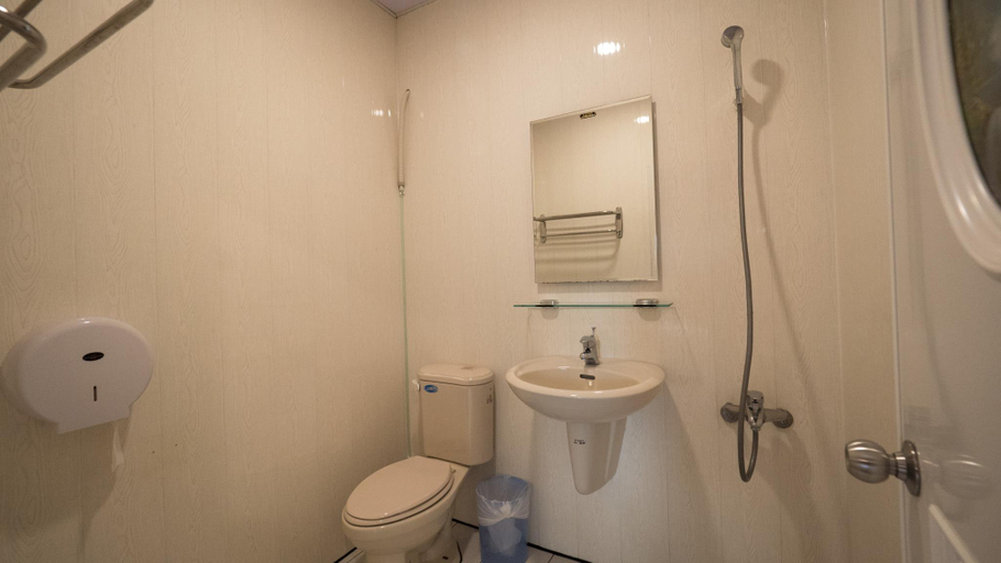 Bathroom, Bicycle Inn II, Pingtung