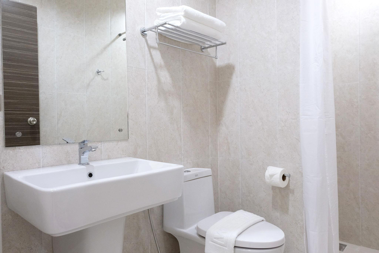 Bathroom 4, Oh My Place, Muang Chiang Rai