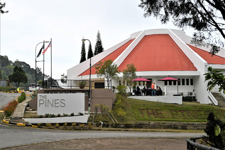 Public Area 2, The Pines, Raub