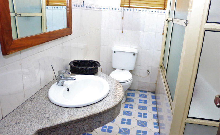 Bathroom 4, Golf Prince Hotel, Port Harcourt