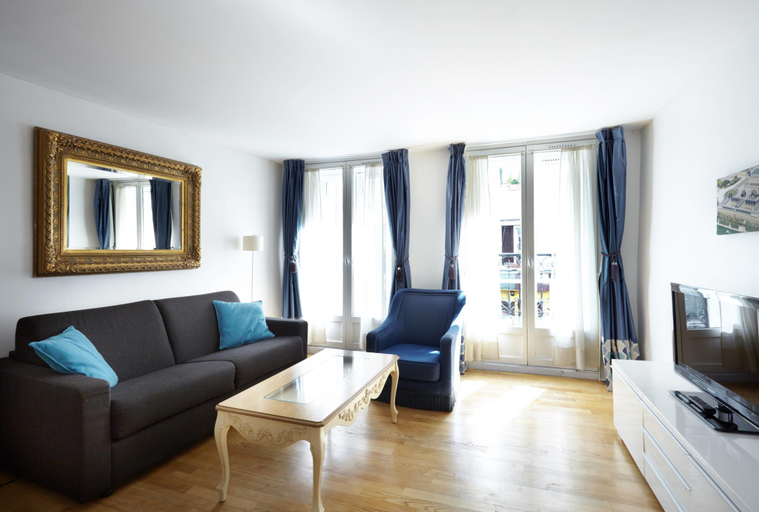 Others 4, Apartments du Louvre, Paris
