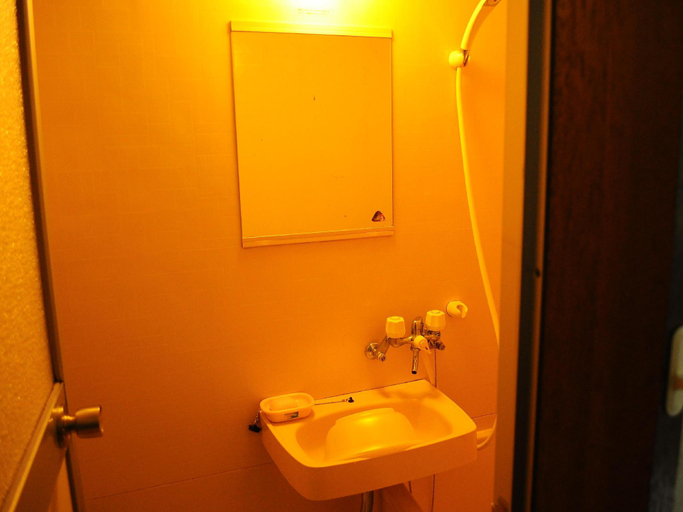 Bathroom 3, Toyako Nishiyama Petit Hotel Koizumi, Tōyako