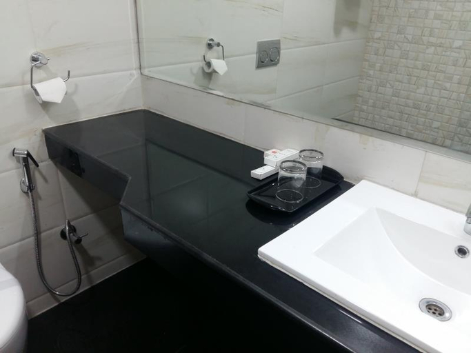 Bathroom 4, Hotel Broadway, Jaipur