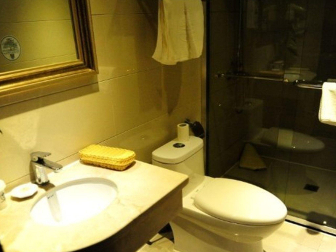 Bathroom, GreenTree Inn Ganzhou Sankang Temple DaRunFa Express Hotel, Ganzhou