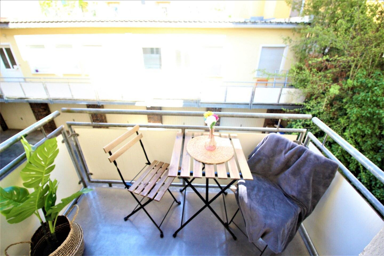 Others 2, Botanical velvet apartment - with sunny balcony, Würzburg