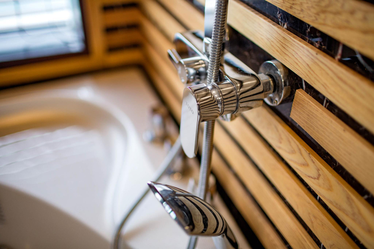 Bathroom, Alisa Cruise Halong, Hạ Long