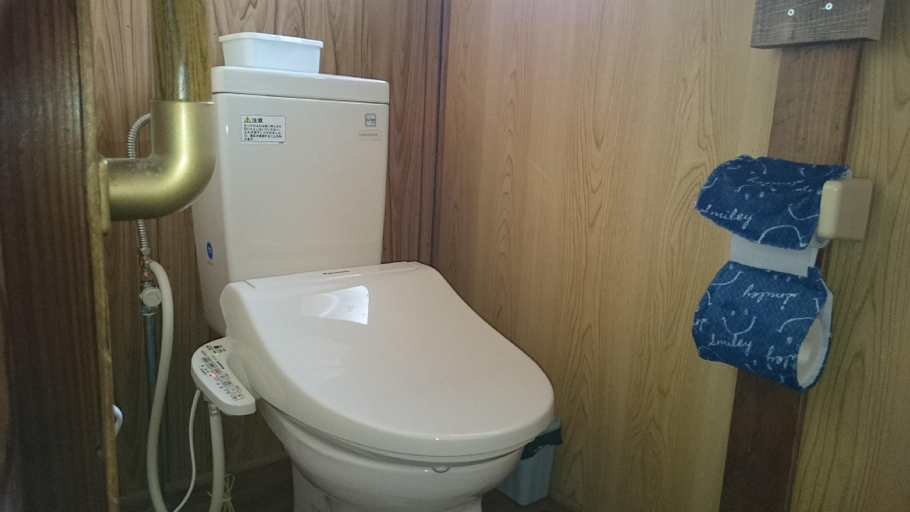 Bathroom, tebiro beach backpackers, Tatsugō