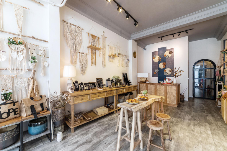 Food & Drinks, AYA Homestay 3 HCM, District 1