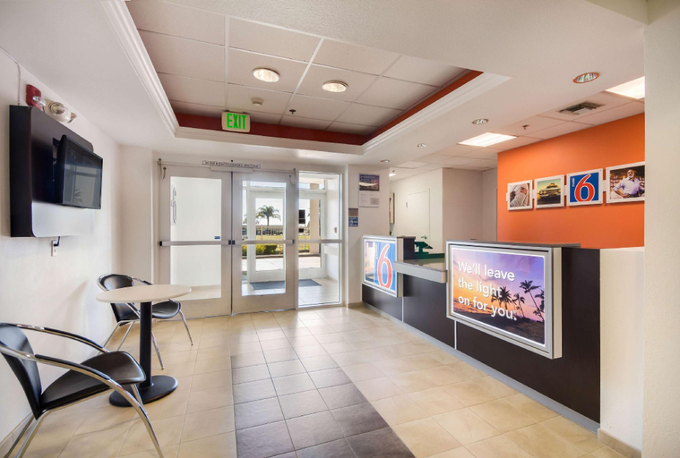 Public Area 3, Howard Johnson by Wyndham Lemoore Near Naval Air Station, Kings