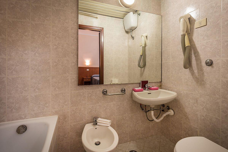 Bathroom 4, Real, Florence
