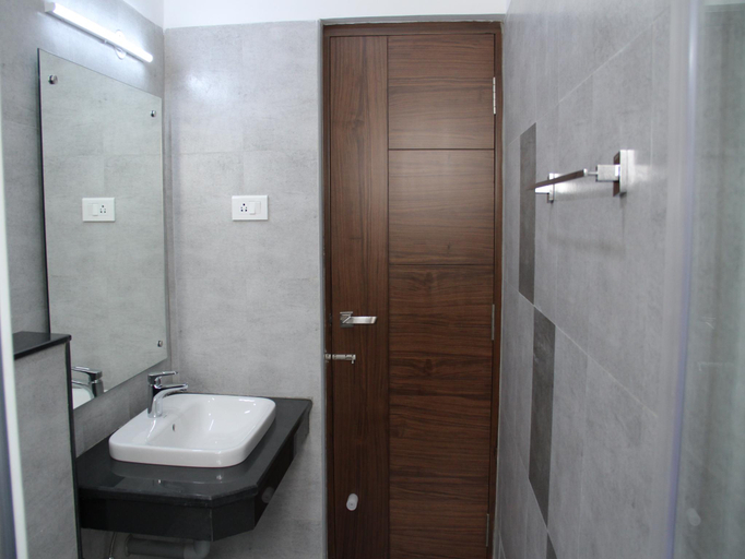 Bathroom 3, Hotel Grand Tree, Coimbatore
