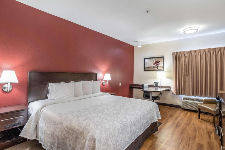 Bedroom 3, Red Roof Plus+ Phoenix West, Maricopa