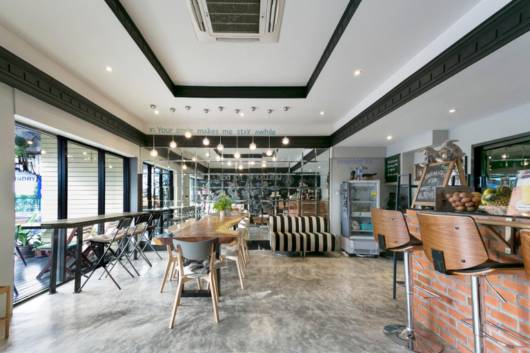 Others 5, 1989 Hostel & Cafe, Khlong Toey