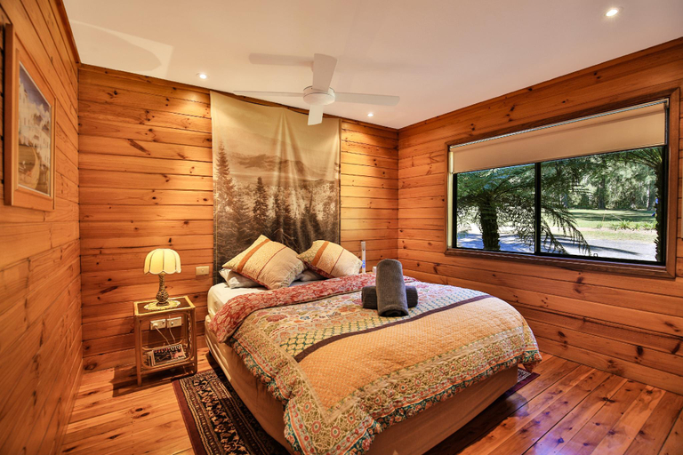 Bedroom 1, Siver Cabin, Shoalhaven - Pt B