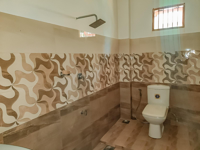 Bathroom 4, White House Ratnapura, Ratnapura