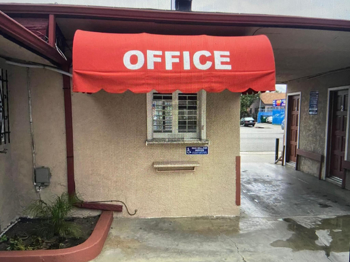 Reception, One Ten Motel, Los Angeles