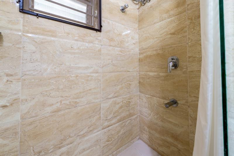 Bathroom 4, Mount Kailash Suites, Chennai
