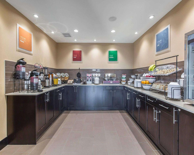 Food & Drinks 5, Comfort Inn & Suites Airport North, Division No. 6